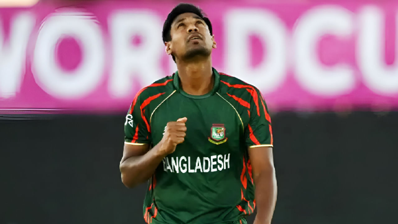 IPL 2025: ಇಂಡಿಯನ್ ಪ್ರೀಮಿಯರ್ ಲೀಗ್ ಸೀಸನ್-18ರ ಉಳಿದ ಪಂದ್ಯಗಳು ಶನಿವಾರದಿಂದ (ಮೇ 17) ಶುರುವಾಗಲಿದೆ. ಆದರೆ ಈ ಪಂದ್ಯಗಳಿಗೆ ಡೆಲ್ಲಿ ಕ್ಯಾಪಿಟಲ್ಸ್ (DC) ತಂಡದ ಯುವ ದಾಂಡಿಗ ಜೇಕ್ ಫ್ರೇಸರ್ ಮೆಕ್​ಗುರ್ಕ್​ ಅಲಭ್ಯರಾಗಿದ್ದಾರೆ. ಹೀಗಾಗಿ ಇದೀಗ ಡೆಲ್ಲಿ ಕ್ಯಾಪಿಟಲ್ಸ್ ಫ್ರಾಂಚೈಸಿ ಬದಲಿ ಆಟಗಾರನಾಗಿ ಬಾಂಗ್ಲಾದೇಶ್ ವೇಗಿ ಮುಸ್ತಫಿಝುರ್ ರೆಹಮಾನ್ ಅವರನ್ನು ಆಯ್ಕೆ ಮಾಡಿಕೊಂಡಿದೆ.