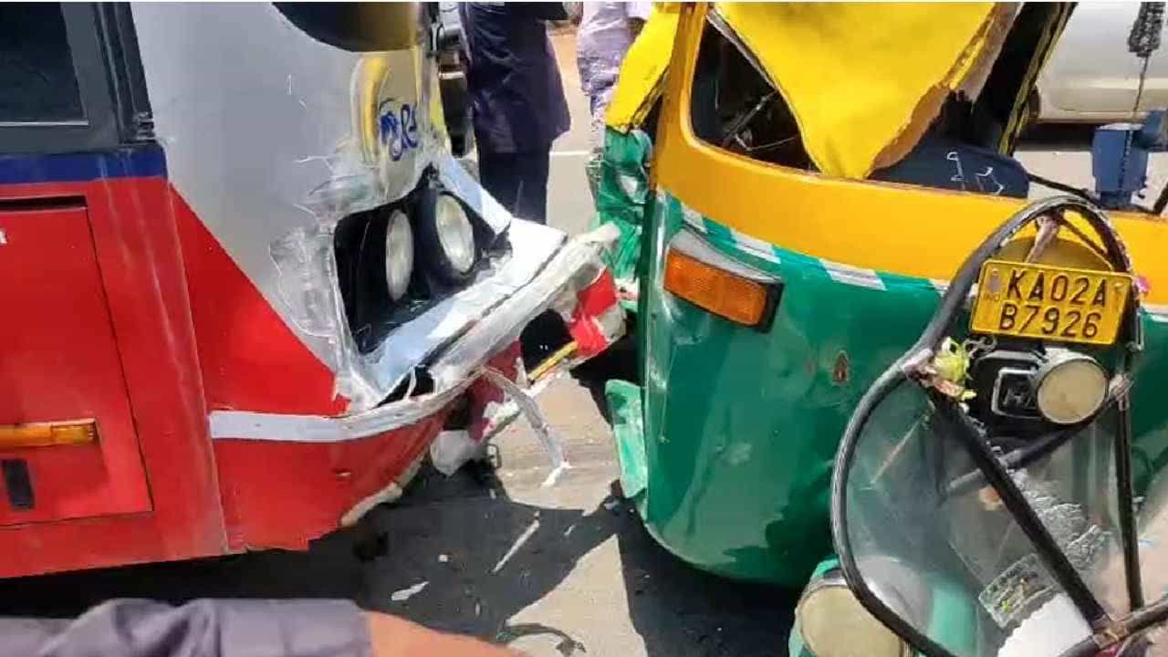 ಬೆಂಗಳೂರು ಗ್ರಾಮಾಂತರ ಜಿಲ್ಲೆಯ ನೆಲಮಂಗಲದ ರಾಷ್ಟ್ರೀಯ ಹೆದ್ದಾರಿ 75ರ ಮಲ್ಲರಬಾಣವಾಡಿ ಬಳಿ ಕರ್ನಾಟಕ ರಾಜ್ಯ ರಸ್ತೆ ಸಾರಿಗೆ ಸಂಸ್ಥೆ (ಕೆಎಸ್ಆರ್ಟಿಸಿ) ಬಸ್ ಮತ್ತು ಆಟೋ ರಿಕ್ಷಾ ನಡುವೆ ಭೀಕರ ಅಪಘಾತ ಸಂಭವಿಸಿದೆ.