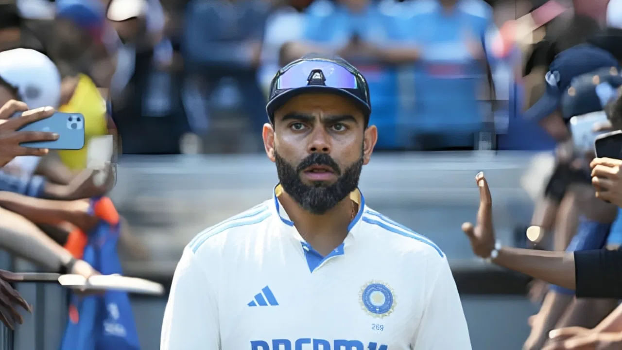 ಇಂಗ್ಲೆಂಡ್ ವಿರುದ್ಧದ ಟೆಸ್ಟ್ ಸರಣಿಗೂ ಮುನ್ನ ವಿರಾಟ್ ಕೊಹ್ಲಿ (Virat Kohli) ದೀರ್ಘಾವಧಿ ಕ್ರಿಕೆಟ್ಗೆ ವಿದಾಯ ಹೇಳಲಿದ್ದಾರಾ? ಇಂತಹದೊಂದು ಪ್ರಶ್ನೆ ಹುಟ್ಟಿಕೊಳ್ಳಲು ಮುಖ್ಯ ಕಾರಣ ಪ್ರಸ್ತುತ ಹರಿದಾಡುತ್ತಿರುವ ಸುದ್ದಿಗಳು. ಪ್ರಮುಖ ಇಂಗ್ಲಿಷ್ ಪತ್ರಿಕೆಗಳ ವರದಿಗಳ ಪ್ರಕಾರ, ವಿರಾಟ್ ಕೊಹ್ಲಿ ಟೆಸ್ಟ್ ಕ್ರಿಕೆಟ್ನಿಂದ ನಿವೃತ್ತಿ ಹೊಂದಲು ಬಯಸಿದ್ದಾರೆ.