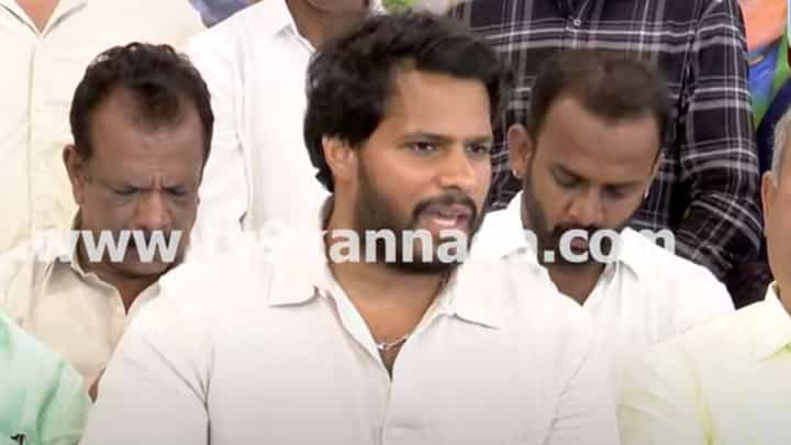ಬೆಂಗಳೂರಿನ ಸುರಕ್ಷಿತ ಸ್ಥಳದಲ್ಲಿ ಸುಭದ್ರ ಮನೆಕಟ್ಟಿಕೊಂಡವರು ಮಳೆ ಇನ್ನೂ ಸುರಿಯಲಿ ಎನ್ನುತ್ತಾರೆ: ನಿಖಿಲ್ ಕುಮಾರಸ್ವಾಮಿ ಬೆಂಗಳೂರಿನ ಸುರಕ್ಷಿತ ಸ್ಥಳದಲ್ಲಿ ಸುಭದ್ರ ಮನೆಕಟ್ಟಿಕೊಂಡವರು ಮಳೆ ಇನ್ನೂ ಸುರಿಯಲಿ ಎನ್ನುತ್ತಾರೆ: ನಿಖಿಲ್ ಕುಮಾರಸ್ವಾಮಿ