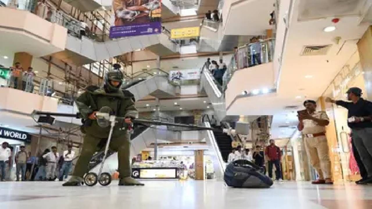 Operation Shield: ಪಾಕಿಸ್ತಾನದ ಗಡಿಯಲ್ಲಿರುವ 5 ರಾಜ್ಯಗಳಲ್ಲಿ ಮೇ 31ರಂದು ಆಪರೇಷನ್ ಶೀಲ್ಡ್, ಹಾಗೆಂದರೇನು? Operation Shield: ಪಾಕಿಸ್ತಾನದ ಗಡಿಯಲ್ಲಿರುವ 5 ರಾಜ್ಯಗಳಲ್ಲಿ ಮೇ 31ರಂದು ಆಪರೇಷನ್ ಶೀಲ್ಡ್, ಹಾಗೆಂದರೇನು?
