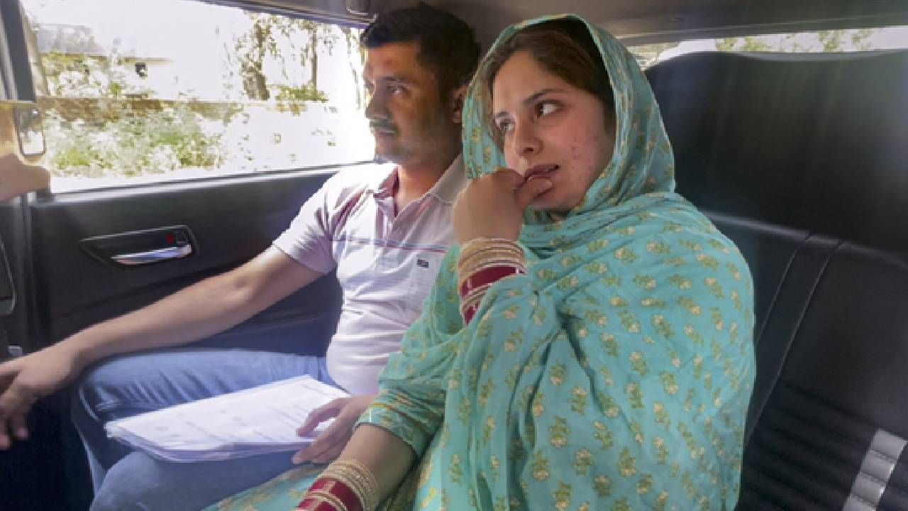 ಪಾಕಿಸ್ತಾನಿ ಮಹಿಳೆಯನ್ನು ಮದುವೆಯಾಗಿದ್ದ ಸಿಆರ್ಪಿಎಫ್ ಯೋಧ ಸೇವೆಯಿಂದ ವಜಾ ಪಾಕಿಸ್ತಾನಿ ಮಹಿಳೆಯನ್ನು ಮದುವೆಯಾಗಿದ್ದ ಸಿಆರ್ಪಿಎಫ್ ಯೋಧ ಸೇವೆಯಿಂದ ವಜಾ