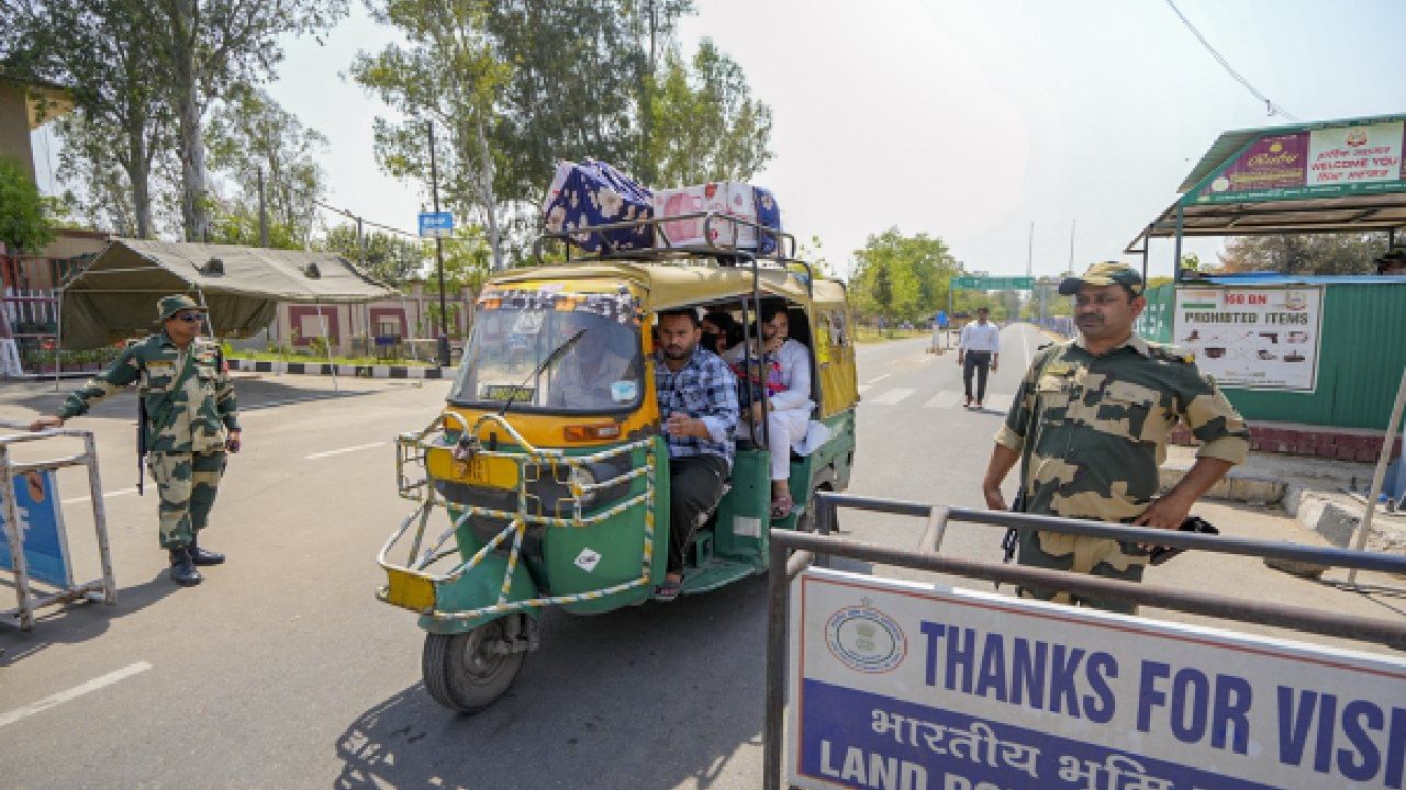 ಪಾಕಿಸ್ತಾನದ ಈ ಪ್ರಜೆಗಳಿಗೆ ಭಾರತದ ಗಡಿಯೊಳಗೆ ಪ್ರವೇಶಿಸಲು ಮುಕ್ತ ಅವಕಾಶ ಪಾಕಿಸ್ತಾನದ ಈ ಪ್ರಜೆಗಳಿಗೆ ಭಾರತದ ಗಡಿಯೊಳಗೆ ಪ್ರವೇಶಿಸಲು ಮುಕ್ತ ಅವಕಾಶ