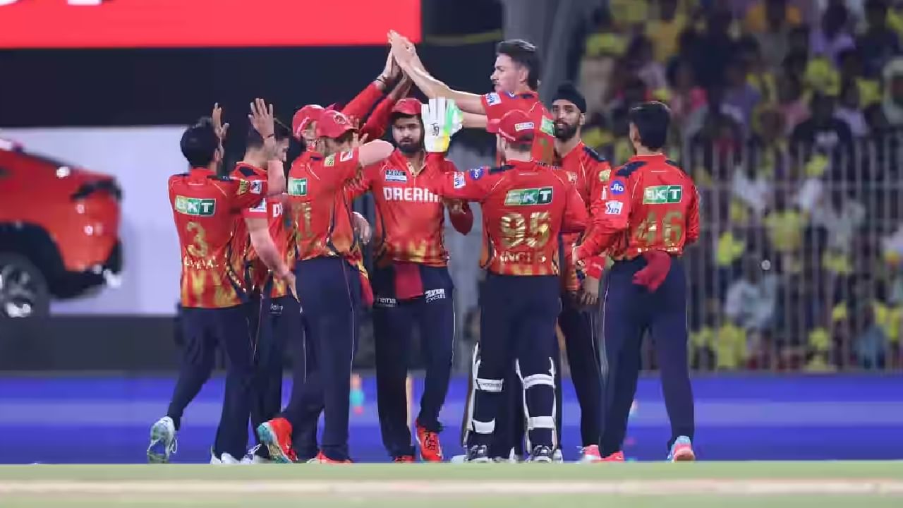 ಪಂಜಾಬ್ ಕಿಂಗ್ಸ್ ತಂಡವು ಮುಂದಿನ 3 ಪಂದ್ಯಗಳಲ್ಲಿ ಮುಂಬೈ ಇಂಡಿಯನ್ಸ್ ಹಾಗೂ ರಾಜಸ್ಥಾನ್ ರಾಯಲ್ಸ್ ತಂಡಗಳನ್ನು ಸೋಲಿಸಿದರೆ 19 ಅಂಕಗಳೊಂದಿಗೆ ಪ್ಲೇಆಫ್​ನಲ್ಲಿ ತನ್ನ ಸ್ಥಾನವನ್ನು ಖಚಿತಪಡಿಸಲಿದೆ. 