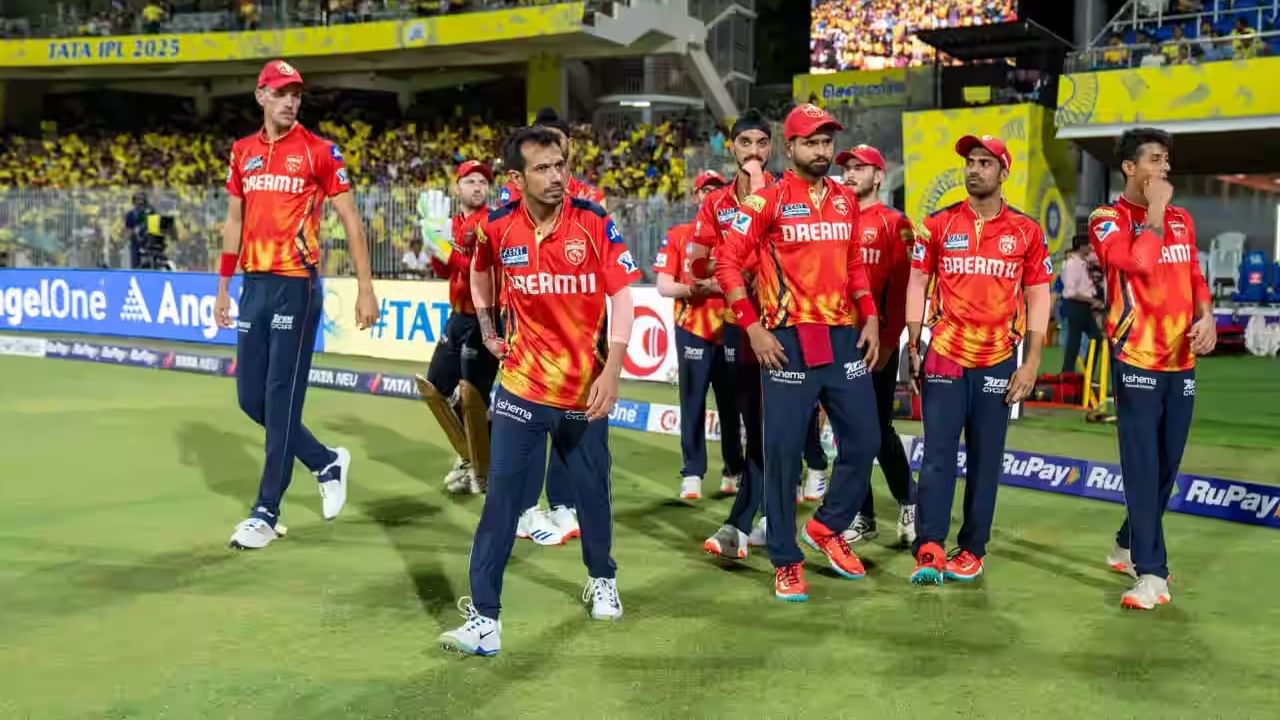 ಇದಾದ ಬಳಿಕ ಒಮ್ಮೆಯೂ ಪಂಜಾಬ್ ಕಿಂಗ್ಸ್ ತಂಡ 7 ಕ್ಕಿಂತ ಹೆಚ್ಚಿನ ಪಂದ್ಯಗಳನ್ನು ಗೆದ್ದಿರಲಿಲ್ಲ ಎಂದರೆ ನಂಬಲೇಬೇಕು. ಆದರೆ ಈ ಬಾರಿಯ ಟೂರ್ನಿಯಲ್ಲಿ 7 ಪಂದ್ಯಗಳಲ್ಲಿ ಜಯ ಸಾಧಿಸಿದರೆ, ಒಂದು ಪಂದ್ಯವು ಮಳೆಯ ಕಾರಣ ರದ್ದಾಗಿದೆ. ಇದರೊಂದಿಗೆ ಒಟ್ಟು 15 ಅಂಕಗಳನ್ನು ಪಡೆದು ಪಂಜಾಬ್ ಪಡೆ ಪ್ಲೇಆಫ್ನತ್ತ ಲಗ್ಗೆಯಿಟ್ಟಿದೆ.