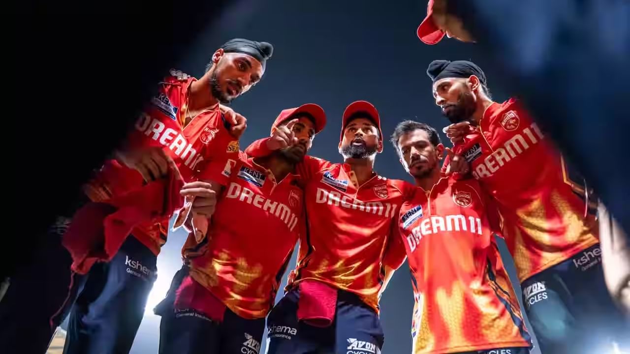 ಅಂದಹಾಗೆ ಪಂಜಾಬ್ ಕಿಂಗ್ಸ್ ತಂಡದ ಮುಂದಿನ ಎದುರಾಳಿಗಳೆಂದರೆ... ಡೆಲ್ಲಿ ಕ್ಯಾಪಿಟಲ್ಸ್ (ಮೇ.8), ಮುಂಬೈ ಇಂಡಿಯನ್ಸ್ (ಮೇ.11) ಹಾಗೂ ರಾಜಸ್ಥಾನ್ ರಾಯಲ್ಸ್ (ಮೇ.16). ಈ ಮೂರು ಪಂದ್ಯಗಳಲ್ಲಿ ಪಂಜಾಬ್ ಕಿಂಗ್ಸ್ ತಂಡ ಜಯ ಸಾಧಿಸಿದರೆ ಒಟ್ಟು 21 ಅಂಕಗಳೊಂದಿಗೆ ಪ್ಲೇಆಫ್ಗೇರಲಿದೆ.