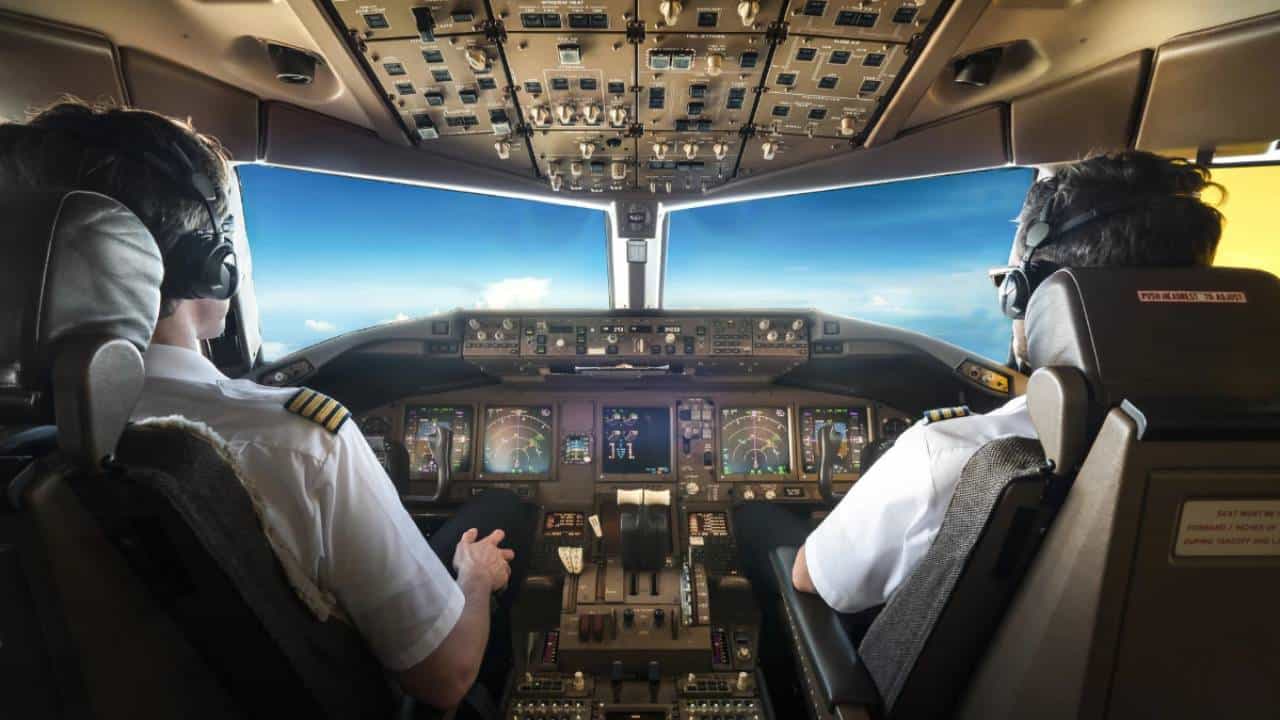 Pilot Course: ಇನ್ಮುಂದೆ ಕಲಾ ಮತ್ತು ವಾಣಿಜ್ಯ ವಿಭಾಗದ ವಿದ್ಯಾರ್ಥಿಗಳು ಸಹ ಪೈಲಟ್ಗಳಾಗಬಹುದು Pilot Course: ಇನ್ಮುಂದೆ ಕಲಾ ಮತ್ತು ವಾಣಿಜ್ಯ ವಿಭಾಗದ ವಿದ್ಯಾರ್ಥಿಗಳು ಸಹ ಪೈಲಟ್ಗಳಾಗಬಹುದು
