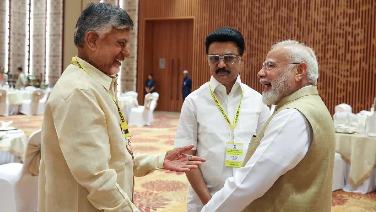 ಟೀಂ ಇಂಡಿಯಾದಂತೆ ಒಂದಾಗಿ ಕೆಲಸ ಮಾಡೋಣ; ರಾಜ್ಯ ಸರ್ಕಾರಗಳಿಗೆ ಪ್ರಧಾನಿ ಮೋದಿ ಕರೆ ಟೀಂ ಇಂಡಿಯಾದಂತೆ ಒಂದಾಗಿ ಕೆಲಸ ಮಾಡೋಣ; ರಾಜ್ಯ ಸರ್ಕಾರಗಳಿಗೆ ಪ್ರಧಾನಿ ಮೋದಿ ಕರೆ