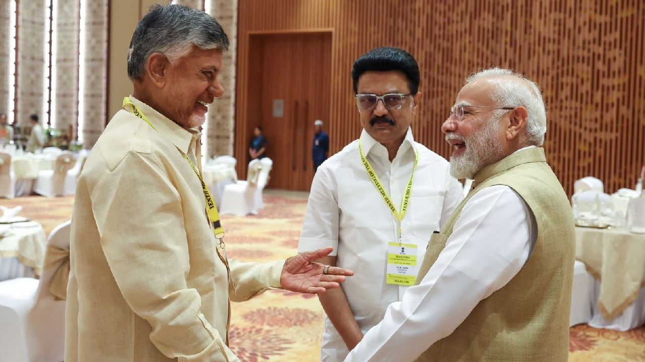 ಟೀಂ ಇಂಡಿಯಾದಂತೆ ಒಂದಾಗಿ ಕೆಲಸ ಮಾಡೋಣ; ರಾಜ್ಯ ಸರ್ಕಾರಗಳಿಗೆ ಪ್ರಧಾನಿ ಮೋದಿ ಕರೆ ಟೀಂ ಇಂಡಿಯಾದಂತೆ ಒಂದಾಗಿ ಕೆಲಸ ಮಾಡೋಣ; ರಾಜ್ಯ ಸರ್ಕಾರಗಳಿಗೆ ಪ್ರಧಾನಿ ಮೋದಿ ಕರೆ