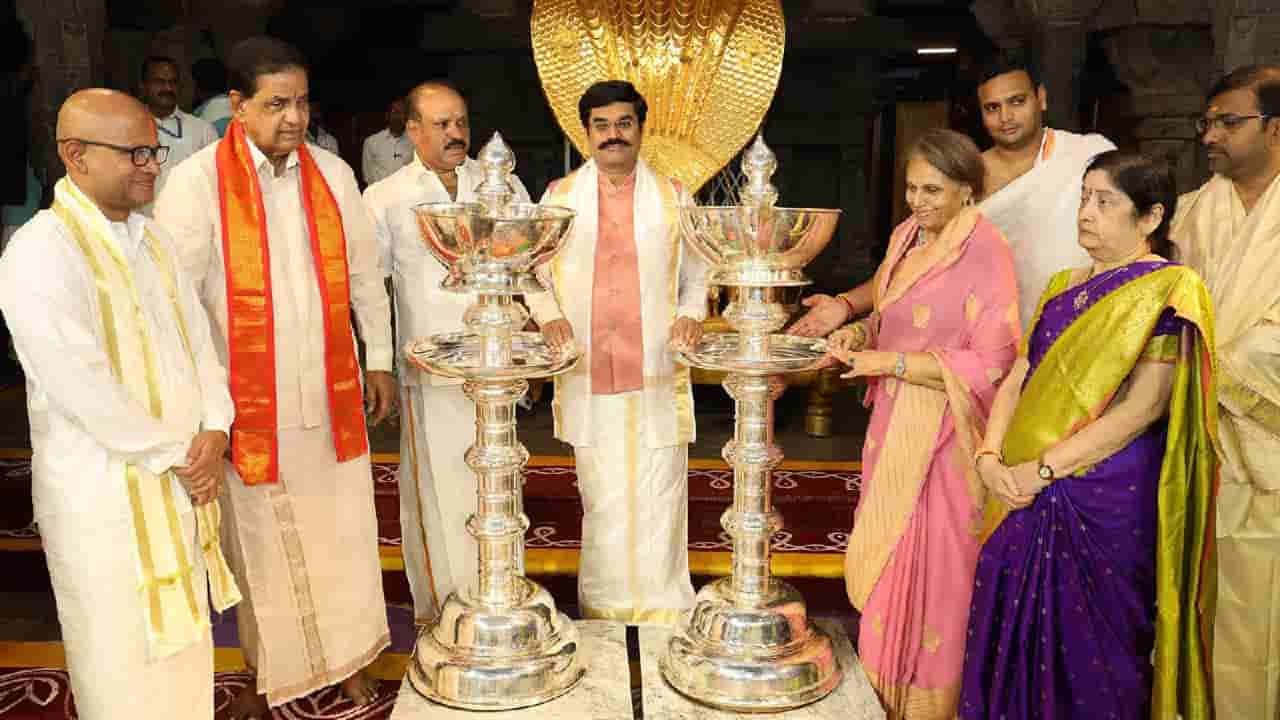 ತಿರುಪತಿಗೆ 100 ಕೆಜಿ ಬೆಳ್ಳಿ ದೀಪ ನೀಡಿ 3 ಶತಮಾನಗಳ ಸಂಪ್ರದಾಯಕ್ಕೆ ಮರುಚಾಲನೆ ನೀಡಿದ ಮೈಸೂರು ರಾಜಮಾತೆ ಪ್ರಮೋದಾದೇವಿ