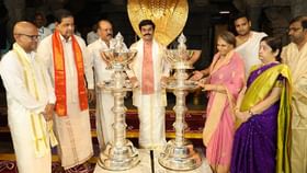 ತಿರುಪತಿಗೆ 100 ಕೆಜಿ ಬೆಳ್ಳಿ ದೀಪ ನೀಡಿದ ಮೈಸೂರು ರಾಜಮಾತೆ ಪ್ರಮೋದಾದೇವಿ ತಿರುಪತಿಗೆ 100 ಕೆಜಿ ಬೆಳ್ಳಿ ದೀಪ ನೀಡಿದ ಮೈಸೂರು ರಾಜಮಾತೆ ಪ್ರಮೋದಾದೇವಿ