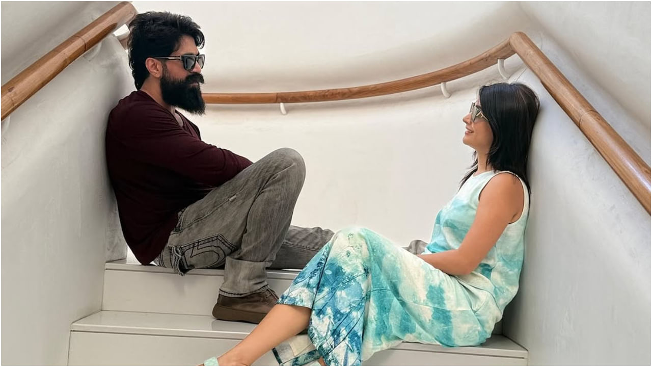 ‘ಒಟ್ಟಾಗಿ ಏನು ಮಾಡುತ್ತೇವೆ ಎಂಬುದು ಮುಖ್ಯವಲ್ಲ. ಮೌನದಲ್ಲೂ ಏನನ್ನು ಅರ್ಥ ಮಾಡಿಕೊಳ್ಳುತ್ತೇವೆ ಎಂಬುದೇ ಒಂದು ಸಂಬಂಧದಲ್ಲಿ ಅತಿ ಮುಖ್ಯ ವಿಷಯ’ ಎಂದು ರಾಧಿಕಾ ಪಂಡಿತ್ ಅವರು ಕ್ಯಾಪ್ಷನ್ ನೀಡಿದ್ದಾರೆ.