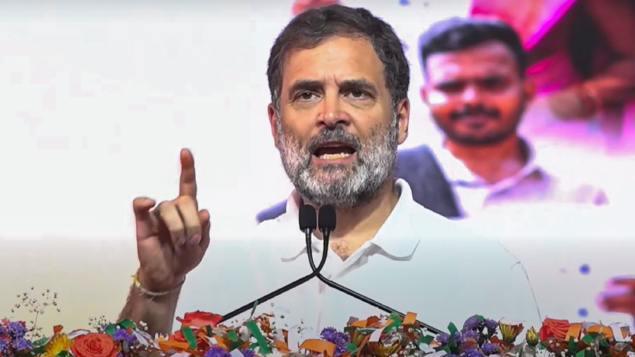 ಕ್ಯಾಮೆರಾಗಳ ಮುಂದೆ ಮಾತ್ರ ಏಕೆ ನಿಮ್ಮ ರಕ್ತ ಕುದಿಯುತ್ತದೆ?; ಪ್ರಧಾನಿ ಮೋದಿ ವಿರುದ್ಧ ರಾಹುಲ್ ಗಾಂಧಿ ವಾಗ್ದಾಳಿ ಕ್ಯಾಮೆರಾಗಳ ಮುಂದೆ ಮಾತ್ರ ಏಕೆ ನಿಮ್ಮ ರಕ್ತ ಕುದಿಯುತ್ತದೆ?; ಪ್ರಧಾನಿ ಮೋದಿ ವಿರುದ್ಧ ರಾಹುಲ್ ಗಾಂಧಿ ವಾಗ್ದಾಳಿ