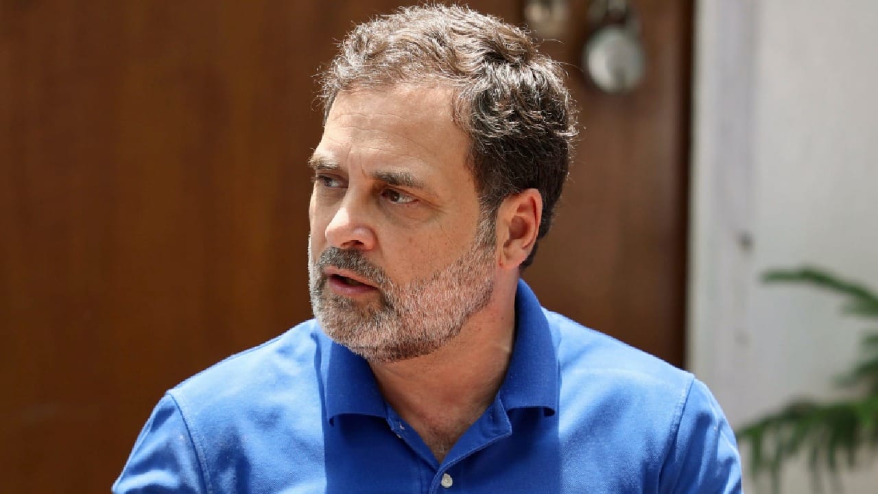 ಮುಖಕ್ಕೆ ಮಸಿ ಬಳಿಯುತ್ತೇವೆ, ಕಲ್ಲು ಎಸೆಯುತ್ತೇವೆ; ಸಾವರ್ಕರ್ ಕುರಿತ ಹೇಳಿಕೆಗೆ ರಾಹುಲ್ ಗಾಂಧಿಗೆ ಶಿವಸೇನೆ ನಾಯಕ ಬೆದರಿಕೆ