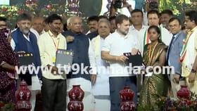 ಸಮಾವೇಶದಲ್ಲಿ ಸರ್ಕಾರದ ಎರಡು ವರ್ಷದ ಸಾಧನೆಗಳ ಪುಸ್ತಕ ಬಿಡುಗಡೆ ಸಮಾವೇಶದಲ್ಲಿ ಸರ್ಕಾರದ ಎರಡು ವರ್ಷದ ಸಾಧನೆಗಳ ಪುಸ್ತಕ ಬಿಡುಗಡೆ
