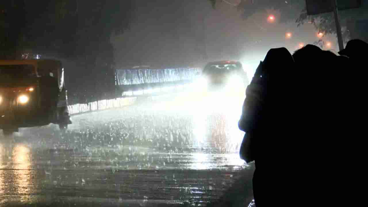 Bangalore Rains: ಬೆಂಗಳೂರಿನಲ್ಲಿ ಭಾರೀ ಗಾಳಿ-ಮಳೆಗೆ ಓರ್ವ ಬಲಿ: ಹಲವೆಡೆ ಟ್ರಾಫಿಕ್​ ಜಾಮ್​