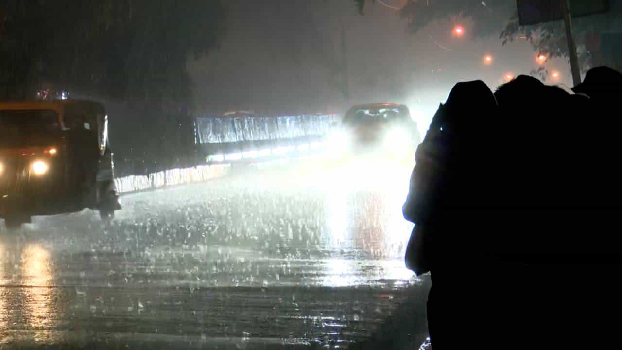 Bangalore Rains: ಬೆಂಗಳೂರಿನಲ್ಲಿ ಭಾರೀ ಗಾಳಿ-ಮಳೆಗೆ ಓರ್ವ ಬಲಿ: ಹಲವೆಡೆ ಟ್ರಾಫಿಕ್​ ಜಾಮ್​
