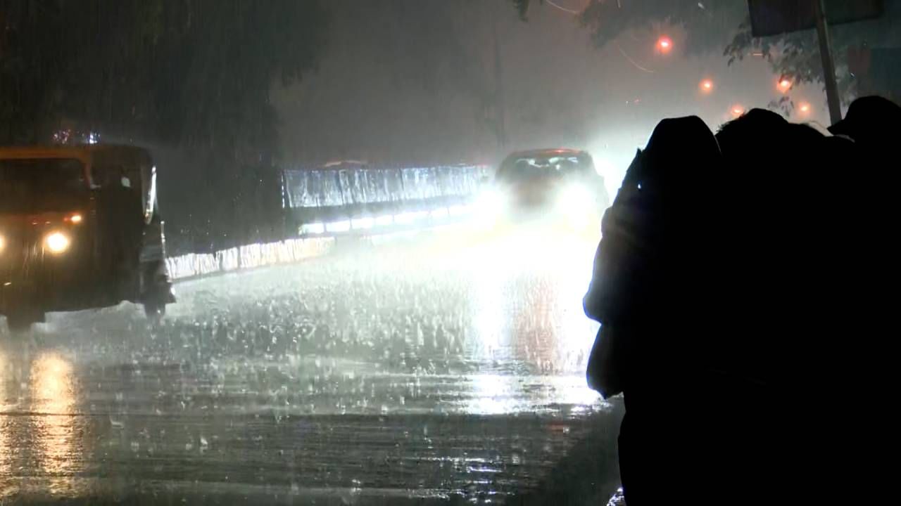 Bangalore Rains: ಬೆಂಗಳೂರಿನಲ್ಲಿ ಭಾರೀ ಗಾಳಿ-ಮಳೆಗೆ ಓರ್ವ ಬಲಿ: ಹಲವೆಡೆ ಟ್ರಾಫಿಕ್​ ಜಾಮ್​