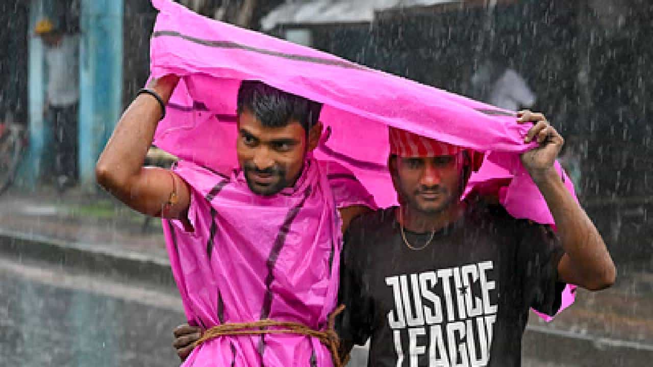Karnataka Weather: ಕರ್ನಾಟಕದಾದ್ಯಂತ ಕಡಿಮೆಯಾದ ಮಳೆಯ ಅಬ್ಬರ, ಬೆಂಗಳೂರಿನಲ್ಲಿ ಇಂದು ಸಾಧಾರಣ ಮಳೆ