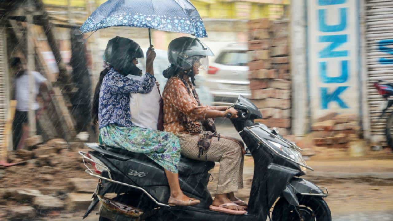 Karnataka Rains: ಕರ್ನಾಟಕದಲ್ಲಿ ಮೇ 13ರಿಂದ ಹೆಚ್ಚಲಿದೆ ಮಳೆ, 12ಕ್ಕೂ ಅಧಿಕ ಜಿಲ್ಲೆಗಳಿಗೆ ಯೆಲ್ಲೋ ಅಲರ್ಟ್​