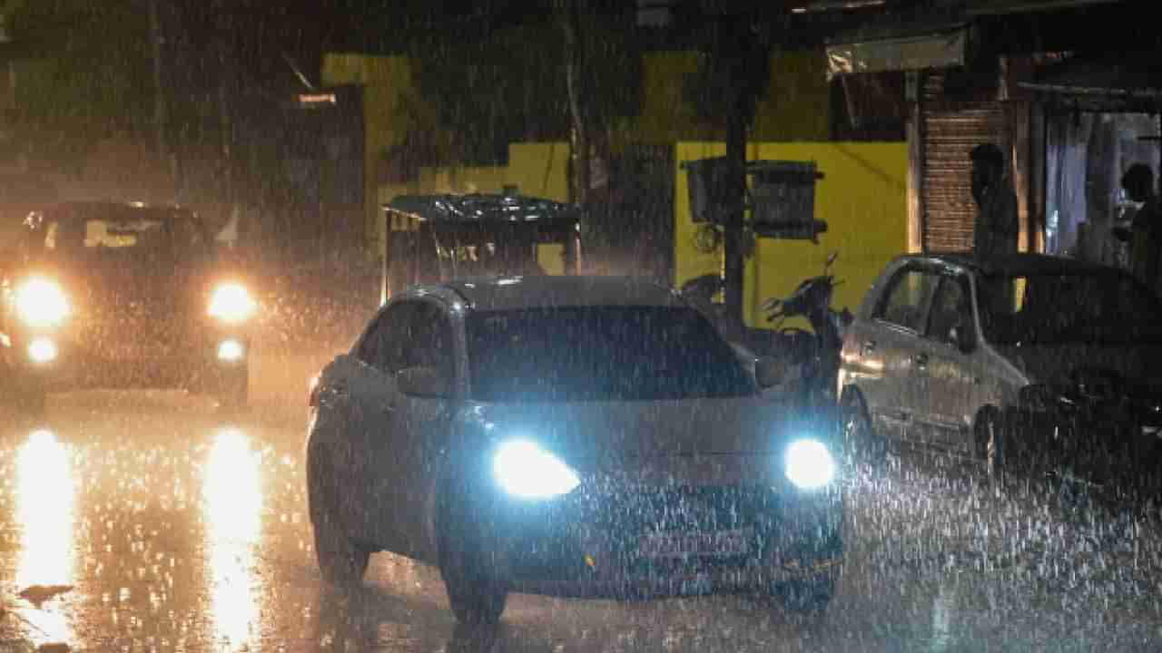 Karnataka Weather: ಬೆಂಗಳೂರು ಸೇರಿ ಕರ್ನಾಟಕದ 21 ಜಿಲ್ಲೆಗಳಲ್ಲಿ ಇಂದು ಭಾರಿ ಮಳೆ, ಯೆಲ್ಲೋ ಅಲರ್ಟ್