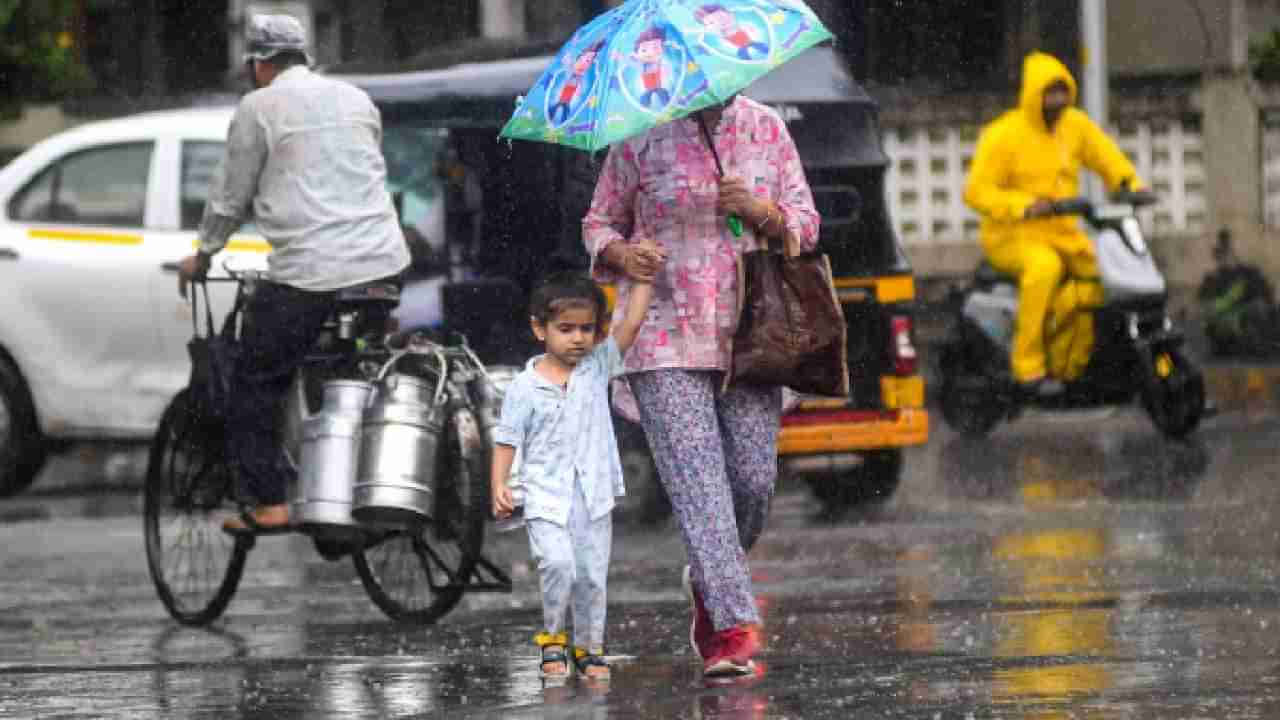 Karnataka Rains: ಕರ್ನಾಟಕದಾದ್ಯಂತ ಮುಂಗಾರು ಪೂರ್ವ ಮಳೆ ಅಬ್ಬರ ಜೋರು, ಬೆಂಗಳೂರಿಗೆ ಯೆಲ್ಲೋ ಅಲರ್ಟ್