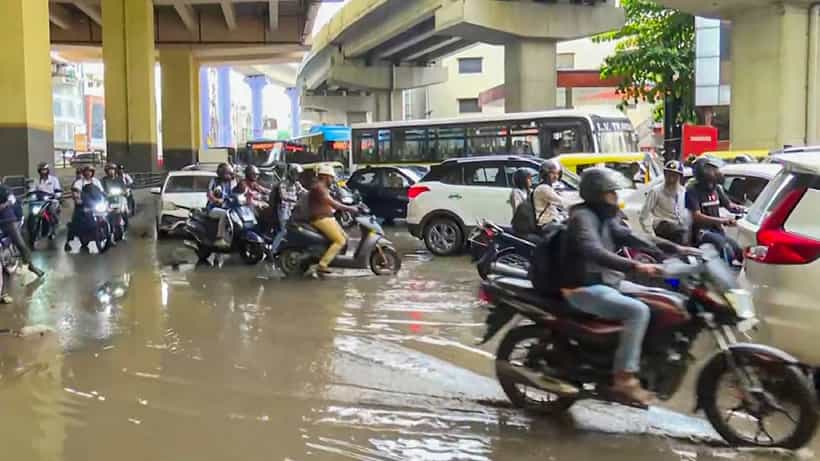 Karnataka Rains: ಕರ್ನಾಟಕದ 6 ಜಿಲ್ಲೆಗಳಿಗೆ ಮಳೆಯ ರೆಡ್ ಅಲರ್ಟ್, ಬೆಂಗಳೂರಲ್ಲೂ ಮೇ26ರವರೆಗೆ ಭಾರಿ ಮಳೆ