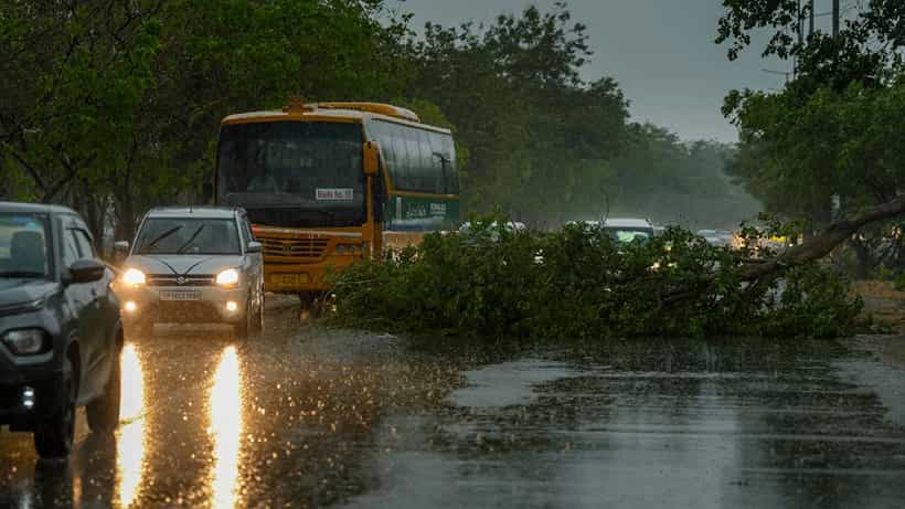 Karnataka Rains: ಉತ್ತರ ಕನ್ನಡಕ್ಕೆ ಮಳೆಯ ರೆಡ್ ಅಲರ್ಟ್, ಬೆಂಗಳೂರು ಸೇರಿ ಕರ್ನಾಟಕದ ಇತರೆ ಜಿಲ್ಲೆಗಳ ಹವಾಮಾನ ಹೇಗಿದೆ?