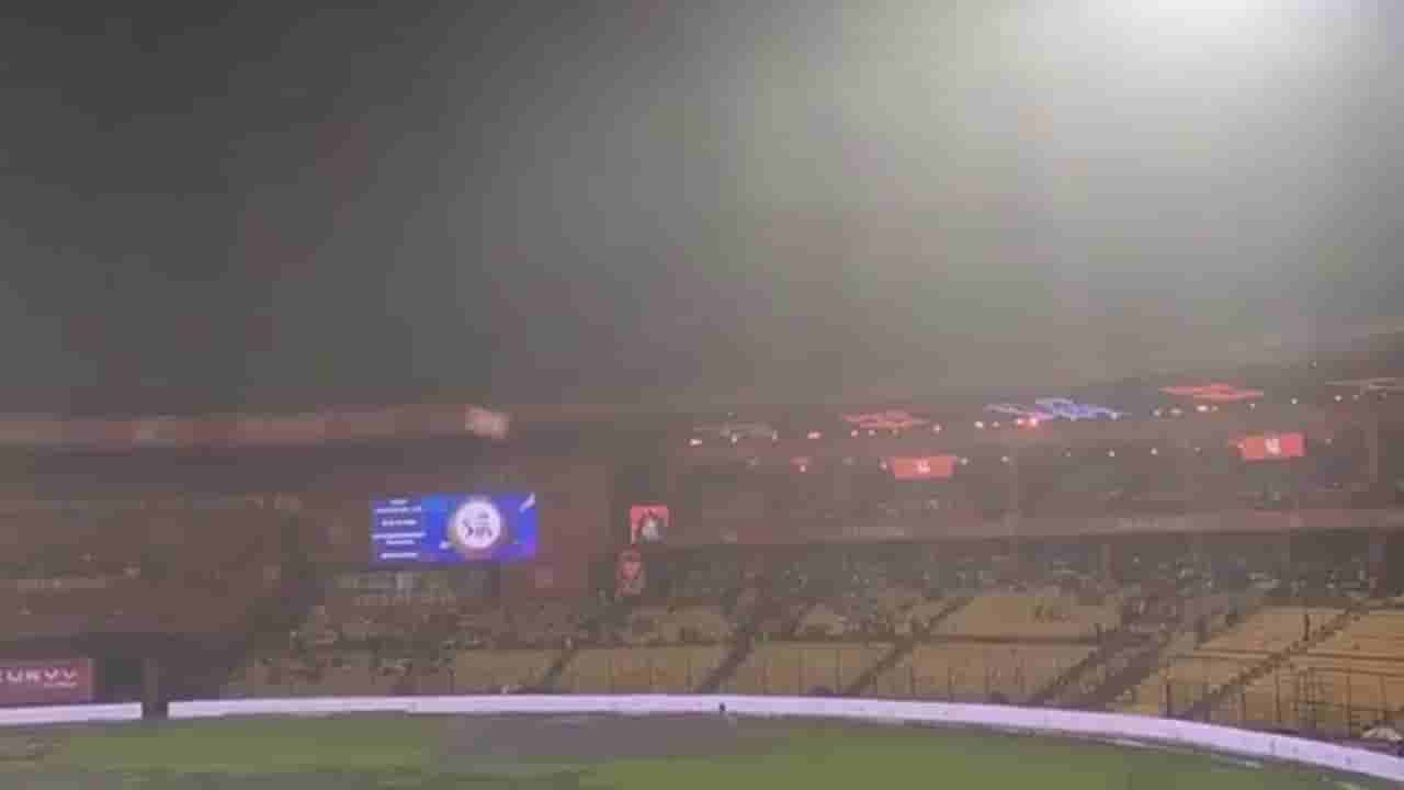 Bangalore Rains: ಚಿನ್ನಸ್ವಾಮಿ ಕ್ರೀಡಾಂಗಣ ಸುತ್ತಮುತ್ತ ಜೋರು ಮಳೆ, ಟ್ರಾಫಿಕ್ ಜಾಮ್