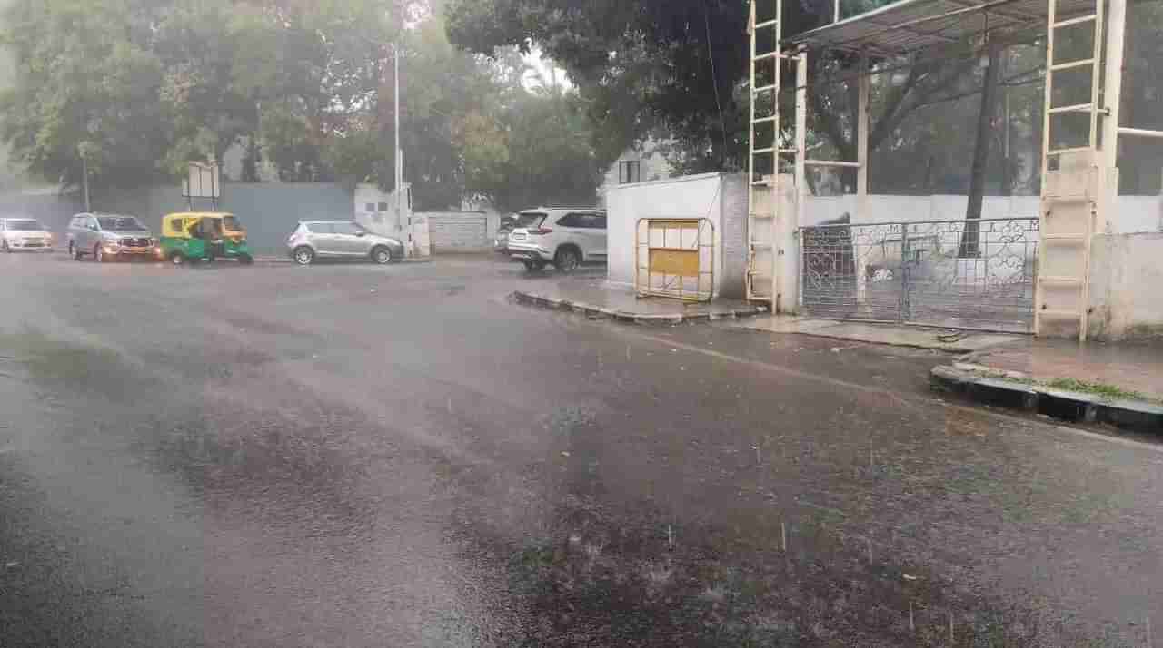 Bangalore Rains: ಬೆಂಗಳೂರಿನಲ್ಲಿ ಭಾರೀ ಗಾಳಿ ಮಳೆ, ಹಲವೆಡೆ ಟ್ರಾಫಿಕ್ ಜಾಮ್