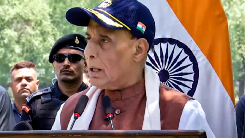 ಪಾಕಿಸ್ತಾನದ ಪರಮಾಣು ಬಾಂಬ್ಗಳ ಮೇಲೆ ಜಾಗತಿಕ ಮೇಲ್ವಿಚಾರಣೆ ಅಗತ್ಯ; ರಾಜನಾಥ್ ಸಿಂಗ್