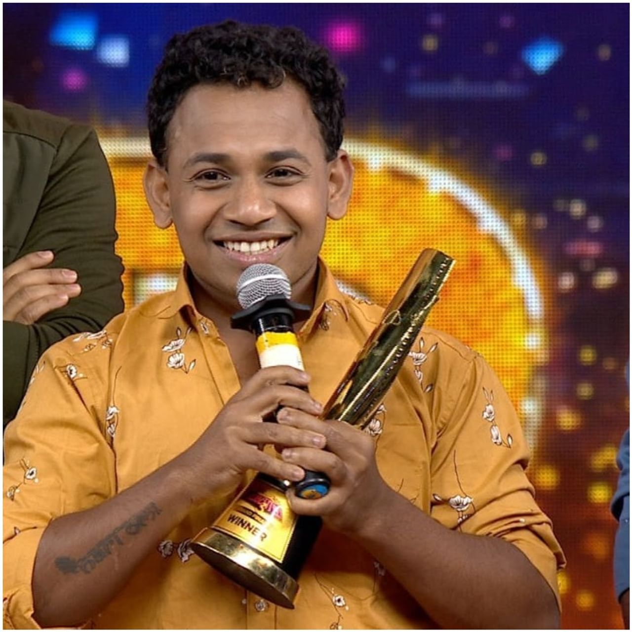 ‘ಕಾಮಿಡಿ ಕಿಲಾಡಿಗಳು’ ಖ್ಯಾತಿಯ ರಾಕೇಶ್ ಪೂಜಾರಿ ಅವರು ಇಂದು (ಮೇ 12) ನಿಧನ ಹೊಂದಿದ್ದಾರೆ. ಅವರಿಗೆ ಹೃದಯಘಾತ ಆಯಿತು. ಅವರು ಈ ವೇಳೆ ನಿಟ್ಟೆಯಲ್ಲಿ ಇದ್ದರು ಎಂದು ತಿಳಿದು ಬಂದಿದೆ. ಅವರ ಸಾವಿಗೆ ಅನೇಕರು ಕಂಬನಿ ಮಿಡಿದಿದ್ದಾರೆ.