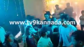 ರಾಕೇಶ್ ಒಮ್ಮೆ ಎದೆ ಮುಟ್ಟಿಕೊಳ್ಳುವುದು ವಿಡಿಯೋದಲ್ಲಿ ಕಾಣುತ್ತದೆ ರಾಕೇಶ್ ಒಮ್ಮೆ ಎದೆ ಮುಟ್ಟಿಕೊಳ್ಳುವುದು ವಿಡಿಯೋದಲ್ಲಿ ಕಾಣುತ್ತದೆ