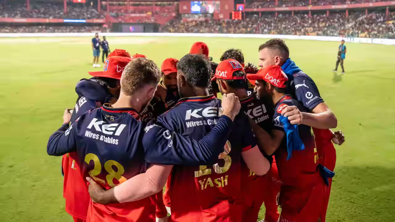 ಅತ್ತ ಪಂಜಾಬ್ ಕಿಂಗ್ಸ್ ತಂಡವು ಮುಂದಿನ ಮೂರು ಪಂದ್ಯಗಳಲ್ಲಿ ಜಯಗಳಿಸಿದರೆ 21 ಅಂಕಗಳೊಂದಿಗೆ ಅಂಕ ಪಟ್ಟಿಯಲ್ಲಿ ದ್ವಿತೀಯ ಸ್ಥಾನಕ್ಕೇರಬಹುದು. ಇದರಿಂದ ರಾಯಲ್ ಚಾಲೆಂಜರ್ಸ್ ಬೆಂಗಳೂರು ತಂಡವು ಎಲಿಮಿನೇಟರ್ ಪಂದ್ಯವನ್ನು ಆಡಬೇಕಾಗಿ ಬರಬಹುದು. 