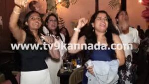 ಮೈಸೂರಲ್ಲೂ ಆರ್​ಸಿಬಿ ತಂಡ ಅಭಿಮಾನಿಗಳ ಹರ್ಷೋದ್ಗಾರ, ತಿಂಡಿ ತಿನ್ನುತ್ತ ಕುಣಿದ ಯುವತಿಯರು