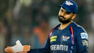 RCB ವಿರುದ್ಧದ ಸೋಲಿನ ಬೆನ್ನಲ್ಲೇ ರಿಷಭ್ ಪಂತ್ಗೆ 30 ಲಕ್ಷ ರೂ. ದಂಡ RCB ವಿರುದ್ಧದ ಸೋಲಿನ ಬೆನ್ನಲ್ಲೇ ರಿಷಭ್ ಪಂತ್ಗೆ 30 ಲಕ್ಷ ರೂ. ದಂಡ