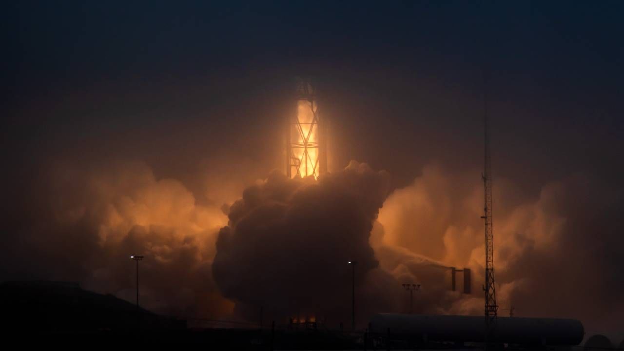Video: ಪರೀಕ್ಷಾರ್ಥ ಹಾರಾಟ ವೇಳೆ ಸಮುದ್ರಕ್ಕೆ ಅಪ್ಪಳಿಸಿದ ಸ್ಪೇಸ್​ಎಕ್ಸ್ನ ಅತ್ಯಂತ ಶಕ್ತಿಶಾಲಿ ರಾಕೆಟ್