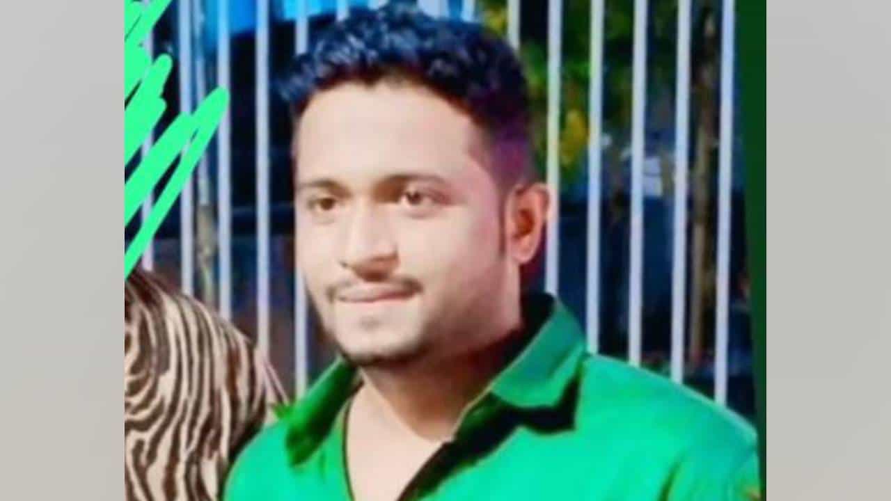 ಬೆಂಗಳೂರಿನಲ್ಲಿ ನಾಡ ಪಿಸ್ತೂಲ್ ಮಾರಾಟಕ್ಕೆ ಯತ್ನಿಸುತ್ತಿದ್ದ ರೌಡಿಶೀಟರ್ ಅರೆಸ್ಟ್ ಬೆಂಗಳೂರಿನಲ್ಲಿ ನಾಡ ಪಿಸ್ತೂಲ್ ಮಾರಾಟಕ್ಕೆ ಯತ್ನಿಸುತ್ತಿದ್ದ ರೌಡಿಶೀಟರ್ ಅರೆಸ್ಟ್