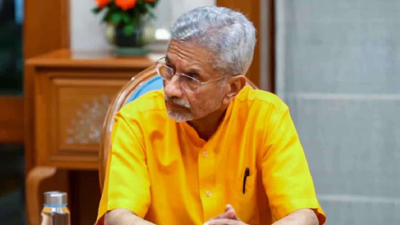ಆಪರೇಷನ್ ಸಿಂಧೂರ್ ಬಗ್ಗೆ ಪಾಕಿಸ್ತಾನಕ್ಕೆ ಮಾಹಿತಿ ನೀಡಿಲ್ಲ; ಕಾಂಗ್ರೆಸ್ ಆರೋಪ ನಿರಾಕರಿಸಿದ ಸಚಿವ ಜೈಶಂಕರ್ ಆಪರೇಷನ್ ಸಿಂಧೂರ್ ಬಗ್ಗೆ ಪಾಕಿಸ್ತಾನಕ್ಕೆ ಮಾಹಿತಿ ನೀಡಿಲ್ಲ; ಕಾಂಗ್ರೆಸ್ ಆರೋಪ ನಿರಾಕರಿಸಿದ ಸಚಿವ ಜೈಶಂಕರ್