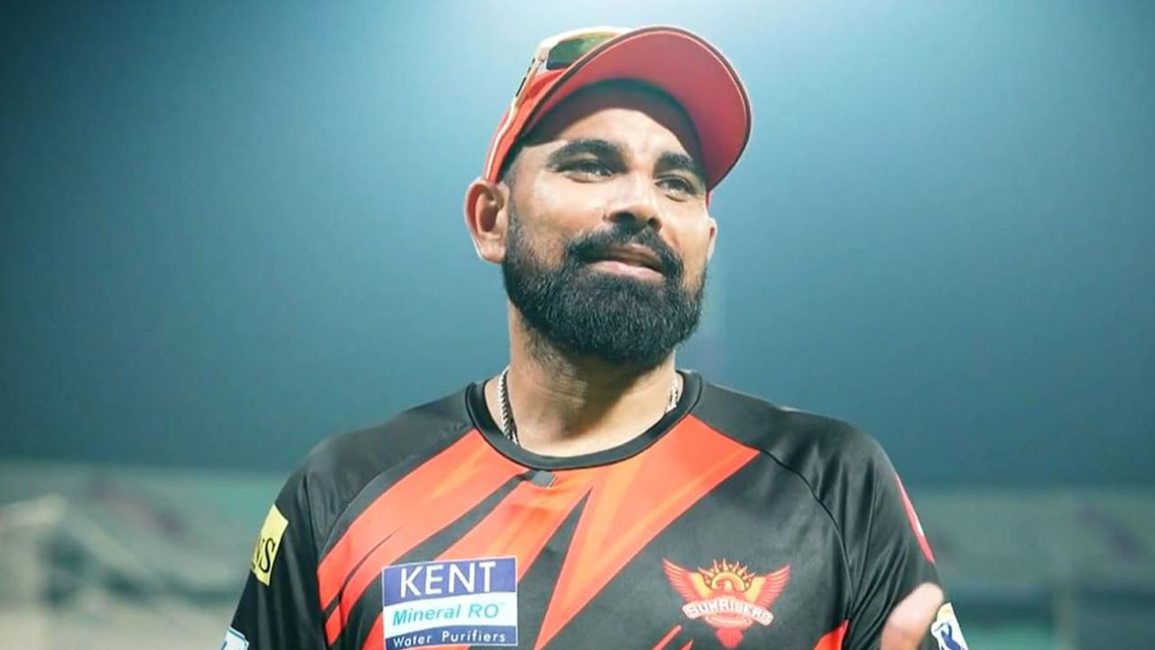 ಐಪಿಎಲ್ 2025 ರಲ್ಲಿ ಮೊಹಮ್ಮದ್ ಶಮಿ ಸನ್‌ರೈಸರ್ಸ್ ಹೈದರಾಬಾದ್‌ ತಂಡದ ಪರ ಆಡುತ್ತಿದ್ದಾರೆ. ಅನುಭವದ ಆಧಾರದ ಮೇಲೆ ತಂಡದ ಬೌಲಿಂಗ್ ಜೀವಾಳವೇ ಆಗಿರುವ ಶಮಿಯನ್ನು ಡೆಲ್ಲಿ ಕ್ಯಾಪಿಟಲ್ಸ್ ವಿರುದ್ಧದ ಪಂದ್ಯದಿಂದ ಕೈಬಿಡಲಾಗಿದೆ. ಅಂದರೆ ಸನ್‌ರೈಸರ್ಸ್ ಹೈದರಾಬಾದ್ ಅವರಿಗೆ ಆಡುವ ಹನ್ನೊಂದರ ಬಳಗದಲ್ಲಿ ಸ್ಥಾನ ನೀಡಿಲ್ಲ.