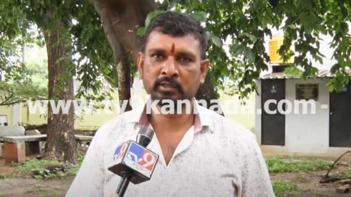 ಮೈಸೂರು: ಒಂದಷ್ಟು ಮಾವಿನಕಾಯಿಗಳಿಗಾಗಿ ಯುವಕನೊಬ್ಬ ತನ್ನ ಸ್ವಂತ ಚಿಕ್ಕಪ್ಪನನ್ನೇ ಮುಗಿಸಿಬಿಟ್ಟನೇ? ಮೈಸೂರು: ಒಂದಷ್ಟು ಮಾವಿನಕಾಯಿಗಳಿಗಾಗಿ ಯುವಕನೊಬ್ಬ ತನ್ನ ಸ್ವಂತ ಚಿಕ್ಕಪ್ಪನನ್ನೇ ಮುಗಿಸಿಬಿಟ್ಟನೇ?
