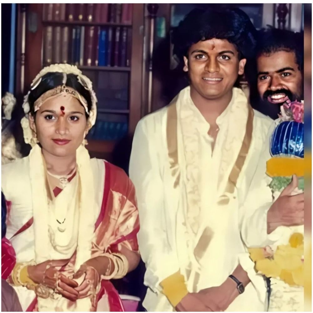 ವಿವಾಹ ವಾರ್ಷಿಕೋತ್ಸವ ಎಂದಾಗ ಅವರ ಅಭಿಮಾನಿಗಳ ವಲಯದಲ್ಲಿ ಹಳೆಯ ಫೋಟೋಗಳು ವೈರಲ್ ಆಗೋದು ಸಾಮಾನ್ಯ. ಅದೇ ರೀತಿ, ಶಿವರಾಜ್​ಕುಮಾರ್ ವಿವಾಹದ ಕ್ಷಣ ಹೇಗಿತ್ತು ಎಂಬುದರ ಝಲಕ್ ಸಿಕ್ಕಿದೆ. 1986ರ ಮೇ 19ರಂದು ಇವರು ವಿವಾಹ ಆದರು. ಈ ದಾಂಪತ್ಯಕ್ಕೆ 39 ವರ್ಷ. 