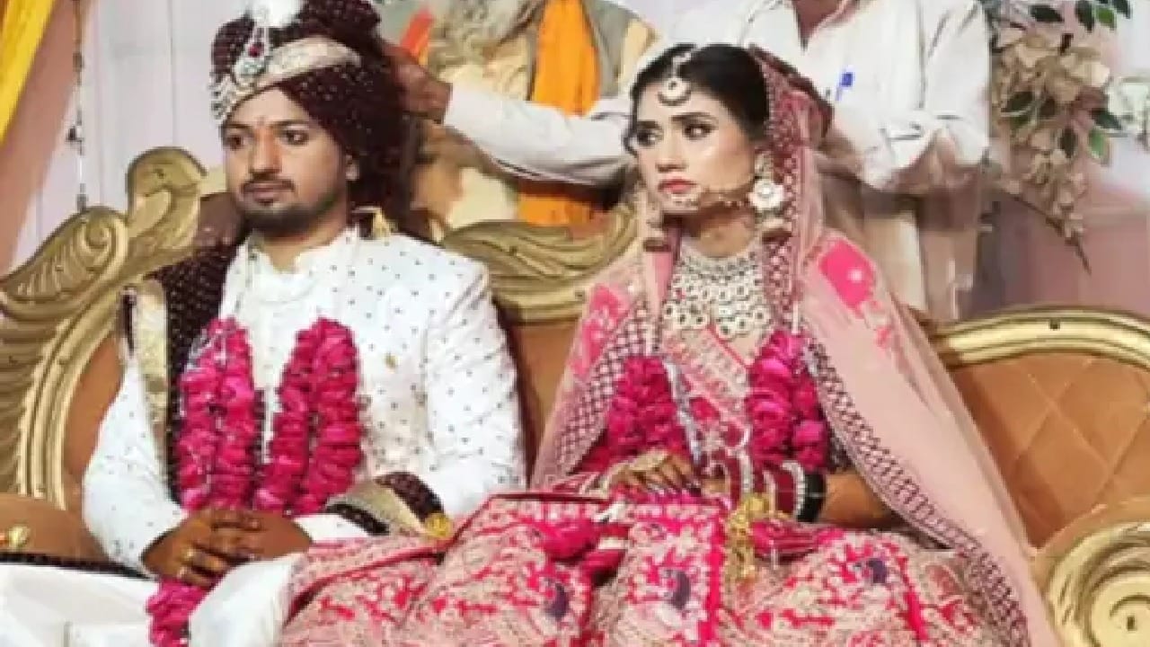 ಚಲಿಸುತ್ತಿದ್ದ ರೈಲಿನಿಂದ ಬಿದ್ದ ನವವಧುವಿನ ಶವವನ್ನು ಹೆಗಲ ಮೇಲೆ ಹೊತ್ತು ನಡೆದ ವರ!