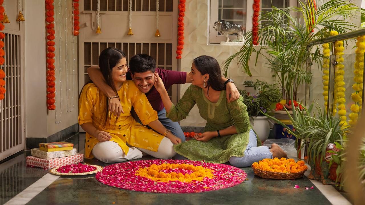 ಮದುವೆಯ ನಂತರ ಒಡಹುಟ್ಟಿದವರ ಸಂಬಂಧದಲ್ಲಿ ಅಂತರ ಏಕೆ ಹೆಚ್ಚಾಗುತ್ತದೆ ಗೊತ್ತಾ? ಮದುವೆಯ ನಂತರ ಒಡಹುಟ್ಟಿದವರ ಸಂಬಂಧದಲ್ಲಿ ಅಂತರ ಏಕೆ ಹೆಚ್ಚಾಗುತ್ತದೆ ಗೊತ್ತಾ?