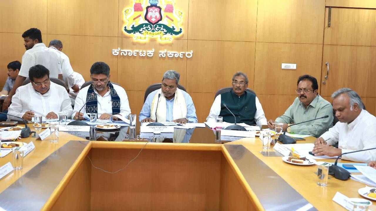 ಕರ್ನಾಟಕದಲ್ಲಿ 15,441 ಕೋಟಿ ರೂ. ಬಂಡವಾಳ ಹೂಡಿಕೆಗೆ ಅನುಮೋದನೆ: 5,277 ಉದ್ಯೋಗ ಸೃಷ್ಟಿ ಕರ್ನಾಟಕದಲ್ಲಿ 15,441 ಕೋಟಿ ರೂ. ಬಂಡವಾಳ ಹೂಡಿಕೆಗೆ ಅನುಮೋದನೆ: 5,277 ಉದ್ಯೋಗ ಸೃಷ್ಟಿ