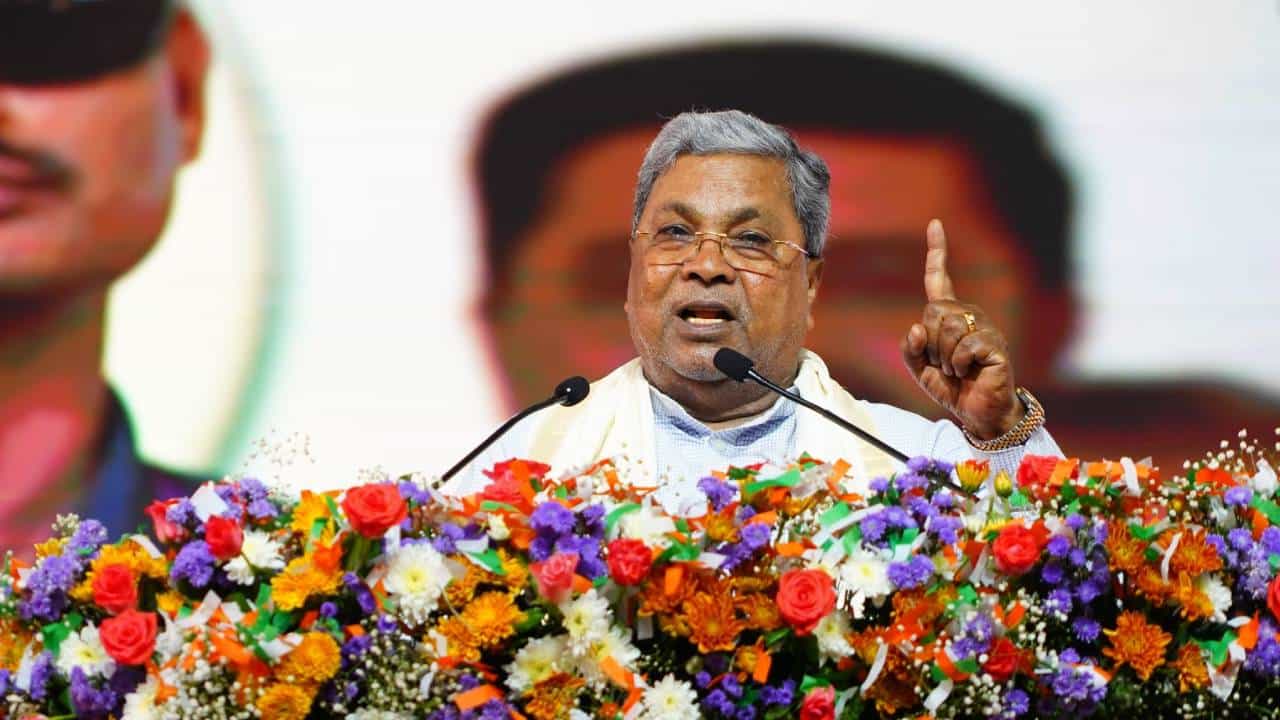 ಬೆಂಗಳೂರಿನಲ್ಲಿ 166 ಸೂಕ್ಷ್ಮ ಪ್ರದೇಶಗಳು ಗುರುತು: ರಾಜಕಾಲುವೆ ಒತ್ತುವರಿ ತೆರವಿಗೆ ಸಿದ್ದರಾಮಯ್ಯ ಸೂಚನೆ ಬೆಂಗಳೂರಿನಲ್ಲಿ 166 ಸೂಕ್ಷ್ಮ ಪ್ರದೇಶಗಳು ಗುರುತು: ರಾಜಕಾಲುವೆ ಒತ್ತುವರಿ ತೆರವಿಗೆ ಸಿದ್ದರಾಮಯ್ಯ ಸೂಚನೆ