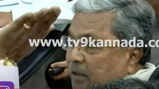 ಬೆಂಗಳೂರು: ರಸ್ತೆ ಮೇಲೆ ನಿಂತಿದ್ದ ನೀರಲ್ಲಿ ಸ್ಕೂಟರ್ ಇಳಿಸುವ ಮುನ್ನ ಧೈರ್ಯಂ ಸರ್ವತ್ರ ಸಾಧನಂ ಎಂದ ಮಹಿಳೆ
