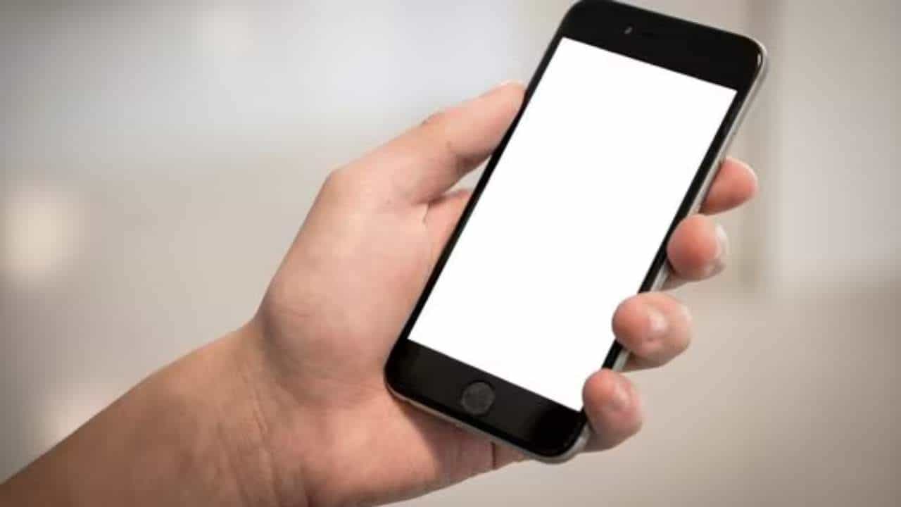 Tech Utility: ನಿಮ್ಮ ಸ್ಮಾರ್ಟ್​ಫೋನ್​ನಲ್ಲಿ ಎರಡು ಮೈಕ್ರೊಫೋನ್‌ಗಳು ಏಕೆ ಇರುತ್ತವೆ?: ಕಾರಣ ಕೇಳಿದ್ರೆ ಅಚ್ಚರಿಯಾಗುತ್ತೆ