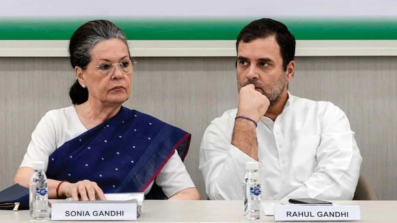 National Herald Case: ರಾಜೀವ್ ಗಾಂಧಿ ಪುಣ್ಯ ತಿಥಿಯಂದೇ ಸೋನಿಯಾ ಗಾಂಧಿ, ರಾಹುಲ್ಗೆ ಇಡಿ ಶಾಕ್ National Herald Case: ರಾಜೀವ್ ಗಾಂಧಿ ಪುಣ್ಯ ತಿಥಿಯಂದೇ ಸೋನಿಯಾ ಗಾಂಧಿ, ರಾಹುಲ್ಗೆ ಇಡಿ ಶಾಕ್