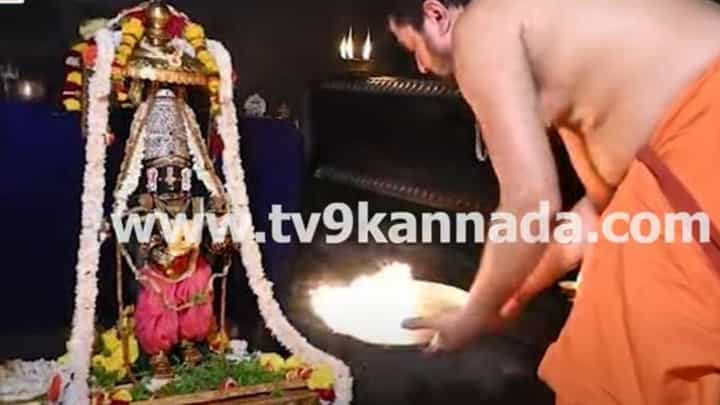 ಸುದರ್ಶನ ಚಕ್ರಹಿಡಿದ ಕೃಷ್ಣನಿಗೆ ವಿಶೇಷ ಪೂಜೆ; ಸುದರ್ಶನ ಚಕ್ರ ಏರ್ ಡಿಫೆನ್ಸ್ ಸಾಧನ ಬಳಸಿ ಶತ್ರು ಕ್ಷಿಪಣಿಗಳ ನಾಶ! ಸುದರ್ಶನ ಚಕ್ರಹಿಡಿದ ಕೃಷ್ಣನಿಗೆ ವಿಶೇಷ ಪೂಜೆ; ಸುದರ್ಶನ ಚಕ್ರ ಏರ್ ಡಿಫೆನ್ಸ್ ಸಾಧನ ಬಳಸಿ ಶತ್ರು ಕ್ಷಿಪಣಿಗಳ ನಾಶ!